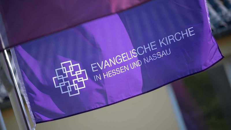 Fahne der EKHN | fundraising-evangelisch.de
